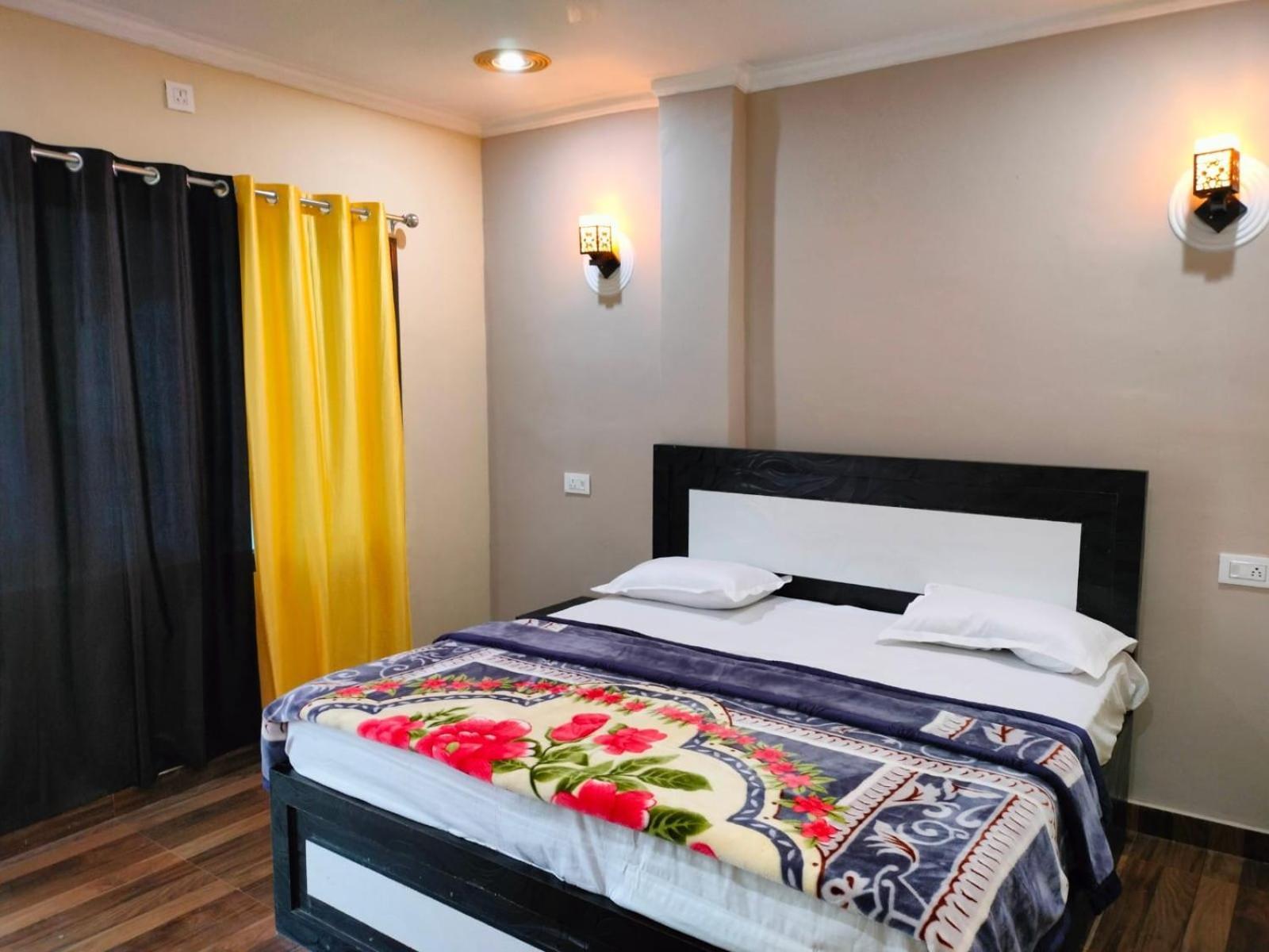 Mohit Paying Guest House Varanasi Esterno foto